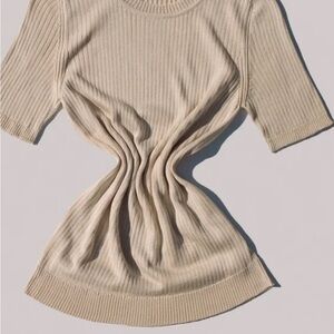 Une heurs Chic Beige Ribbed Knit Top